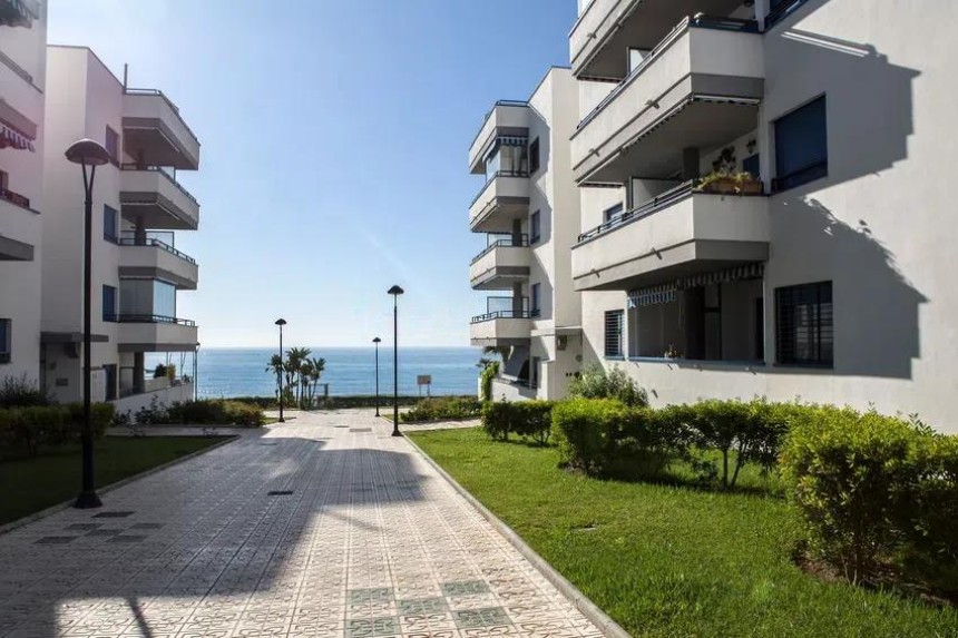 Apartamento en venta en Torrox Costa