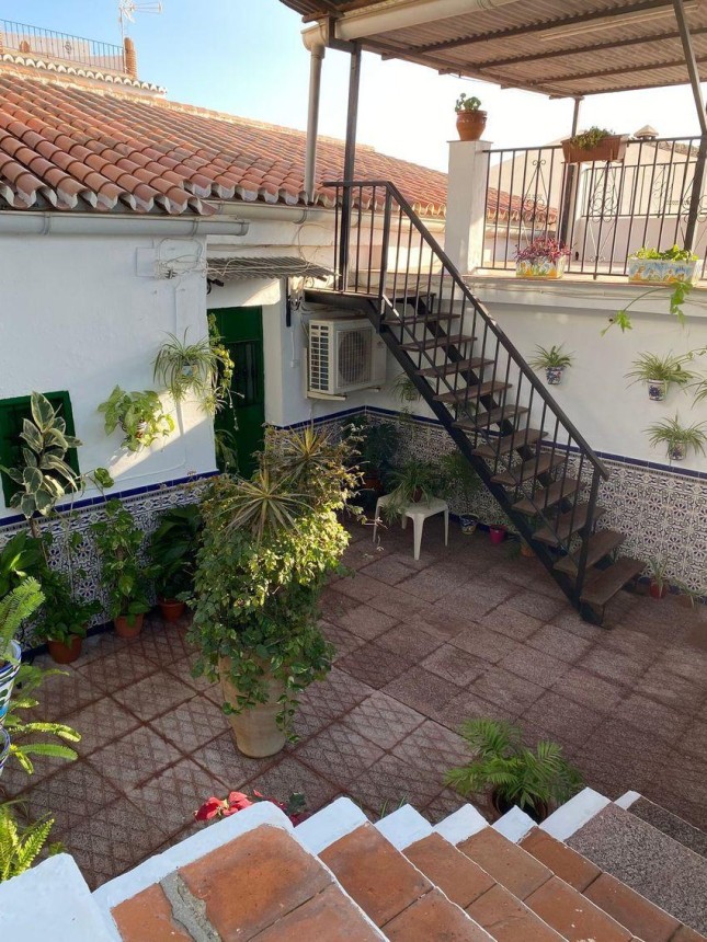 Villa for sale in Vélez-Málaga