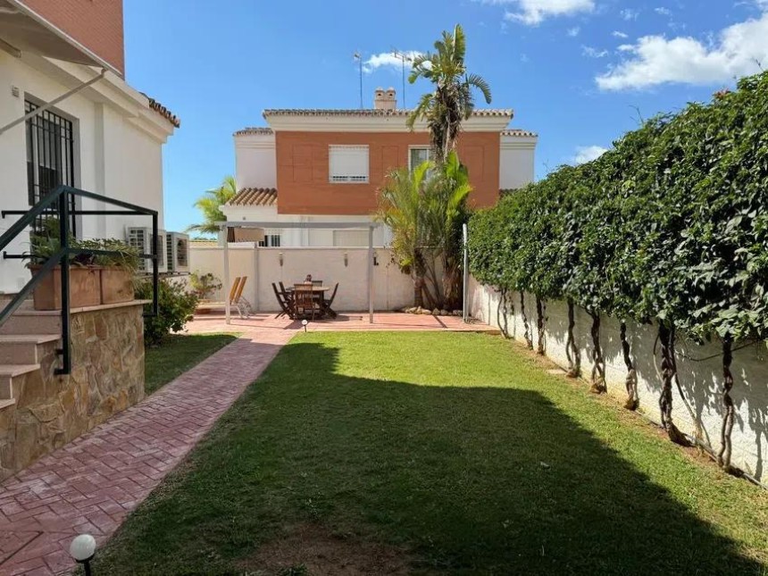 Villa en venta en Churriana (Málaga)